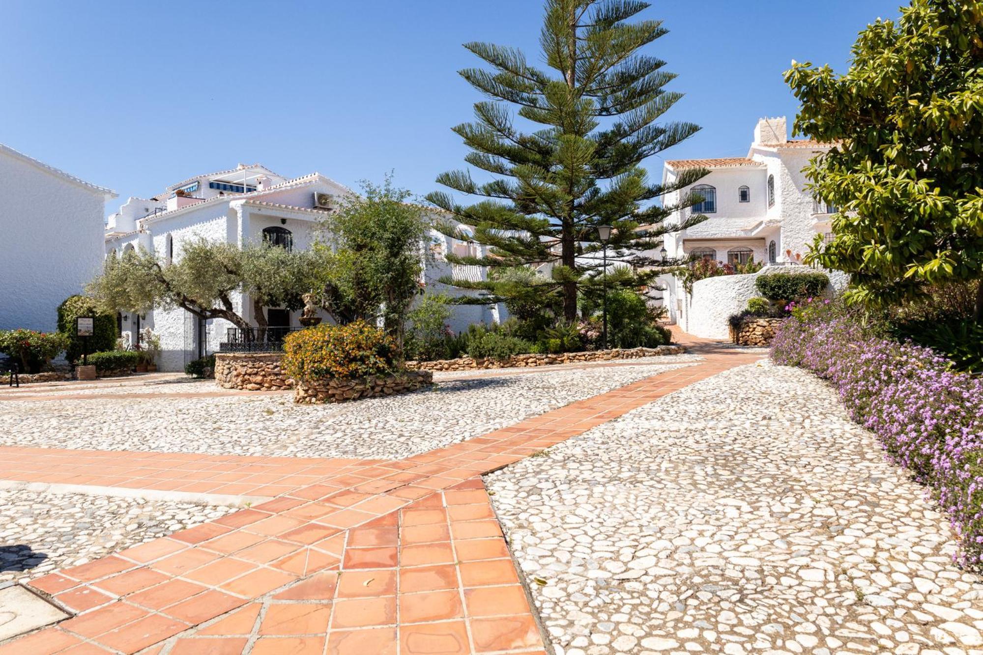 Capistrano Village, 1 Bedroom + Free Wi-Fi Nerja Kültér fotó